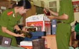 Người tiêu dùng 'hoa mắt' vì thật, giả rượu ngoại